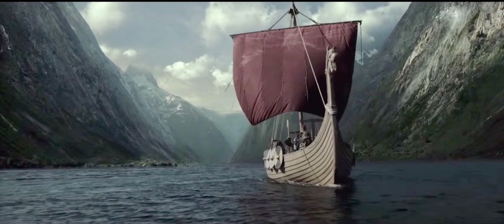 Départ d'un bateau viking de Scandinavie. Mais les Vikings pouvaient ausi partir d'Angleterre où ils étaient bien implantés. Scène de la série TV Vikings.
