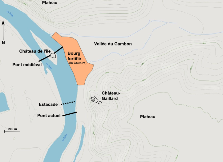 Le complexe fortifié des Andelys. Il se compose de cinq éléments dont Château-Gaillard. La Seine est dessinée selon son tracé actuelle (fond de carte : Mapbox).